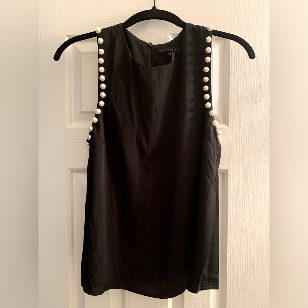 ✨NWOT✨ black top with pearls